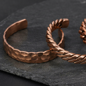 Bracelet jonc de luxe en cuivre pur, gaufré et martelé, artisanat exquis, bijoux de mode - Product Image 1