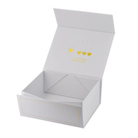 Dossiers en papier magnétiques de luxe personnalisés boîte-cadeau en carton pour vêtements chaussettes fourrure avec stratification mate gaufrage matériaux recyclés