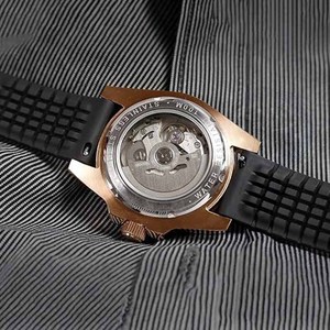Relojes de hombre de 41 mm con cristal de zafiro, automáticos, para buceo, con movimiento mecánico NH35A y bisel giratorio unidireccional de 120 clics. - Product Image 4