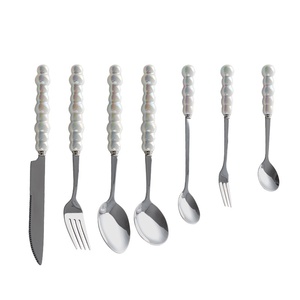 Set di posate di lusso in acciaio inossidabile lucidato a specchio con manico in ceramica perlata, coltello, forchetta e cucchiaio, stile nordico ad alta estetica - Product Image 5