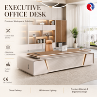 Grand bureau de travail pour entreprise avec des bords arrondis, surface aspect bois et rangement organisé