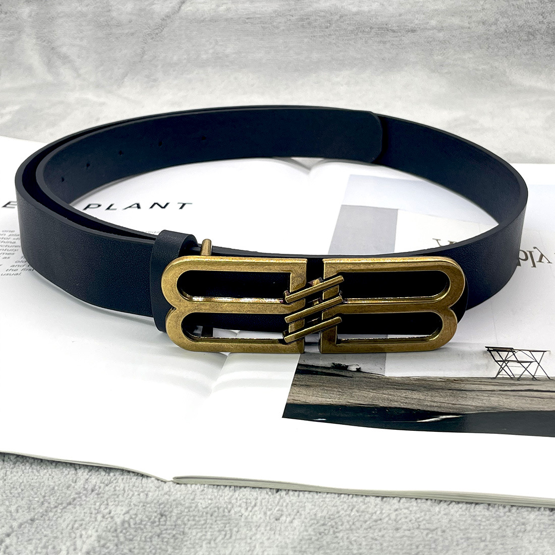 Golden (lettres côte à côte)