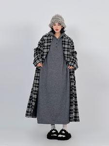 <span class=keywords><strong>Robe</strong></span> en tricot à <span class=keywords><strong>capuche</strong></span> grise au-dessus du genou pour femmes, style décontracté ample et amincissant pour l'automne et l'hiver - Product Image 4