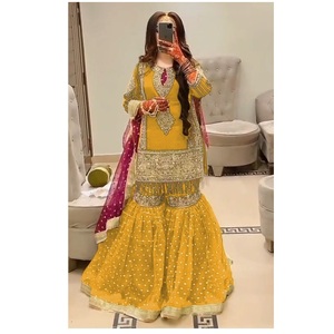 Vestido de colección de ropa festiva y de fiesta exclusivamente pakistaní para mujer disponible a un precio asequible - Product Image 1