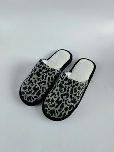 Nuevo diseño de interior para <span class=keywords><strong>mujer</strong></span>, zapatillas cómodas con estampado completo, <span class=keywords><strong>zapatos</strong></span> de casa con punta cerrada con suela de EVA, amortiguación suave e iluminada - Product Image 3