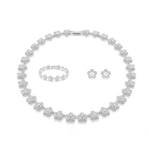 Conjunto de Joyería de Alta Calidad Serie <span class=keywords><strong>Ariana</strong></span>, Collar, Pulsera y Aretes con Incrustaciones de Cristal, Estilo Lujoso y Ligero - Product Image 6