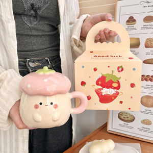 Mug en céramique créatif à motif de fraise avec couvercle, écologique et personnalisable pour les cadeaux d'affaires et les occasions - Product Image 5