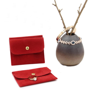 Pochette de luxe personnalisée en velours imprimé avec logo, pour bijoux, avec rabat et fermetures éclair - Product Image 1