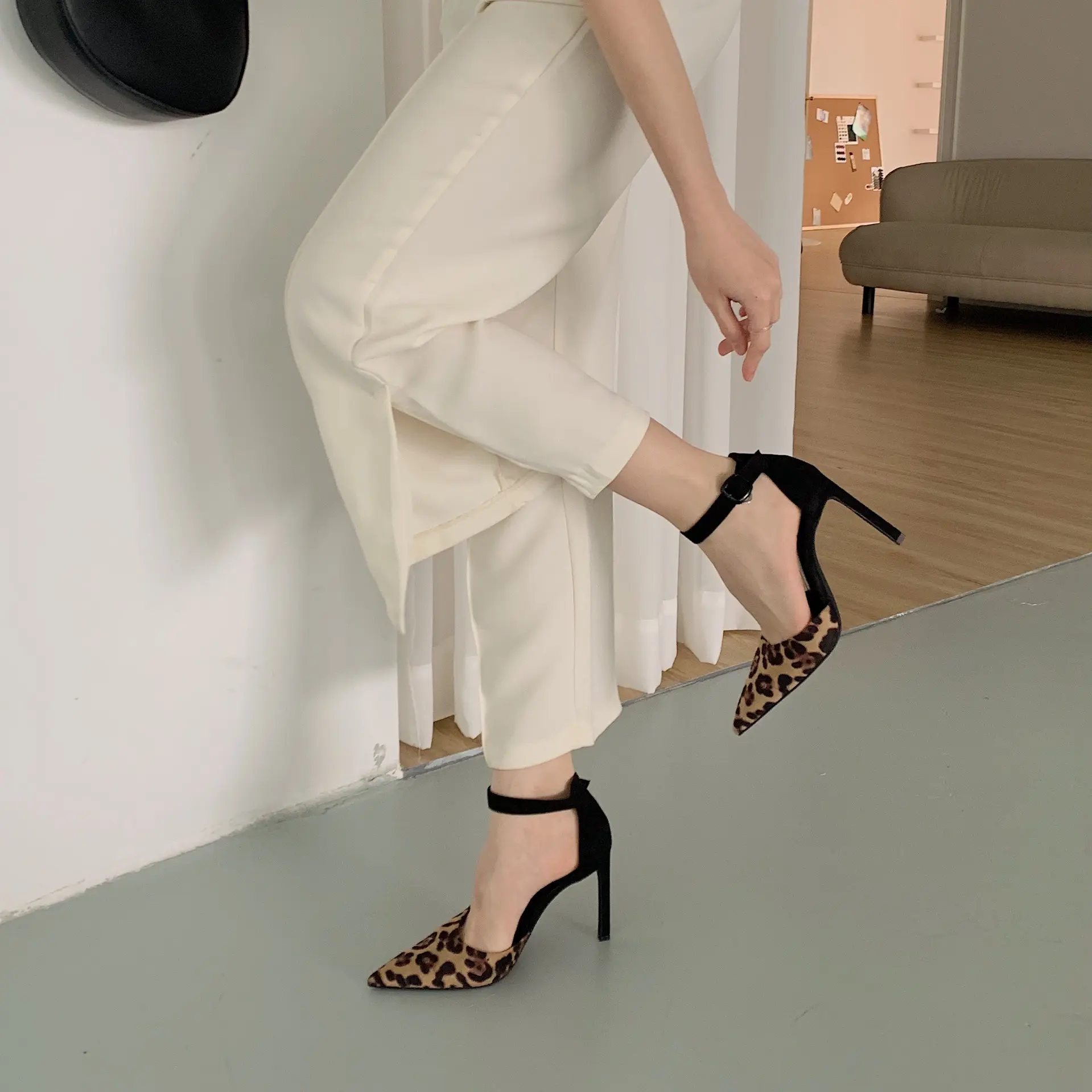 नई 2022 वसंत और शरद ऋतु डिजाइन भावना पतली एड़ी सेक्सी फ्रेंच उथले मुंह जूते तेंदुए प्रिंट बताया पैर की अंगुली उच्च-एड़ी महिलाओं
