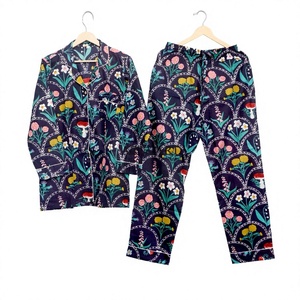 Conjunto de Pijama para Mujer con Estampado Floral Elegante de la Mejor Calidad, 100% Algodón, Transpirable, Suave y Cómodo, Ropa de Dormir para Adultos para Todas las Temporadas - Product Image 1