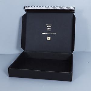 Cajas de correo personalizadas, papel de embalaje de lámina dorada, cajas de envío para ropa, estampado en caliente, caja de correo con cremallera de lujo, negro - Product Image 1