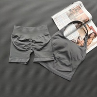 Conjunto de yoga sin costuras para mujer: sujetador deportivo y pantalones cortos, top deportivo halter sin espalda, pantalones cortos de yoga de cintura alta antirozaduras, atuendo para entrenamiento.