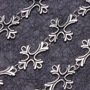 Cadena de cintura cruzada Yueli de aleación de zinc, estilo hip hop para hombre, cadena para jeans de uso diario, diseño de cruz grande de una sola capa. - Product Image 3
