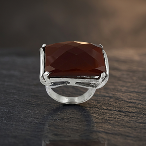 Anillo de cóctel Art Palace de plata con piedra de granate facetada marrón en engaste de bisel, joyería clásica unisex para uso diario. - Product Image 2