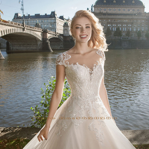 Vestidos de Novia Princesa Corte A, Vestido de Novia con Cuello Redondo, Manga Corta, Botones, Apliques, Tul, Vestidos de Novia de Talla Grande - Product Image 4