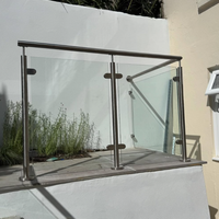 Système de balustrade moderne en acier inoxydable et verre pour extérieur, avec poteaux résistants à la rouille, pour balcon, terrasse, escalier et main courante