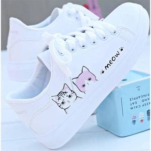 รองเท้าผ้าใบผู้หญิงสีขาวปักลาย รองเท้าลำลองแบบสวม รองเท้าผู้หญิงแบบหุ้มข้อต่ำรุ่นใหม่ - Product Image 1