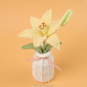 Planta Artificial de Lirio Tejida a Mano en Maceta, Decoración Creativa de Ganchillo para el Hogar, Ideal para Graduaciones y Halloween - Product Image 5
