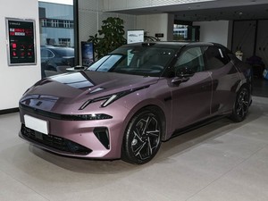 Lynk & Co 07 EM-P 2026 Sedán Mediano, Autonomía PHEV WLTC de 103 km, Potencia de 300 kW, Vehículo Familiar Premium de 4 Puertas y 5 Plazas - Product Image 4