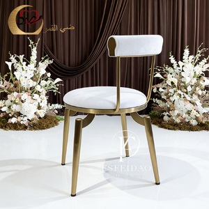Silla de Hotel Moderna de Metal Dorado con Cojín Blanco, Patas Cónicas y Respaldo Sólido, Muebles Comerciales para Interiores - Product Image 4