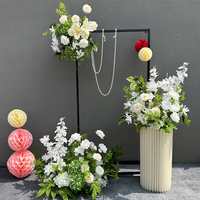 Arche de mariage en mousse pour fond de décoration de mariage Fleur artificielle suspendue Rangée de fleurs en plastique légère faite à la main