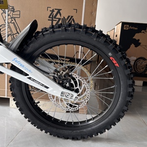 Moto électrique tout-terrain Surron Light Bee X 72V35Ah 10KW haute vitesse pour la monté<span class=keywords><strong>e</strong></span> en pente et les aventures en plein air - Product Image 6