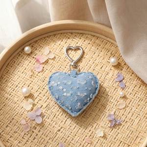 Llavero de coche con colgante de estrella y corazón de mezclilla creativo, moderno y portátil, ideal como regalo de bienvenida, ¡el más vendido! - Product Image 3