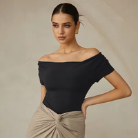 Fournisseur chinois en gros pour femmes proposant un t-shirt en maille tendance à boucle fine, confortable à porter pour les tendances saisonnières polyvalentes