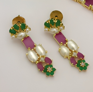 Ensemble de collier et de boucles d'oreilles en or plaqué de haute qualité avec des perles de CZ véritables pour un port moderne de mariage pour femmes - Product Image 2