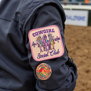 Toppe in Tessuto Twill Ecologiche Personalizzate con Motivo Cowgirl, Termoadesive con Ricamo e Adesivo o con Retro Cucibile - Product Image 1