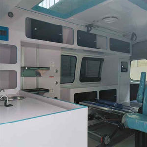 Nouvelle ambulance à conduite à droite, unité de soins intensifs entièrement équipée, véhicule médical d'urgence 4x2, essence, transmission automatique, norme d'émission EURO 5 - Product Image 5