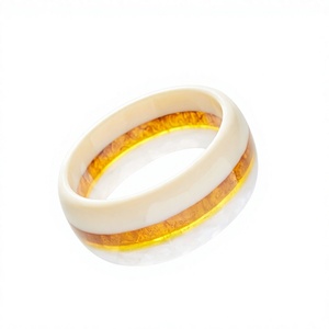 Brazalete de Resina Tallada con Diseño de Jade Verde Amarillo Vintage, Patrón de Planta en Tono Dorado, Elegante y Único, Unisex, para Bodas y Fiestas - Product Image 5