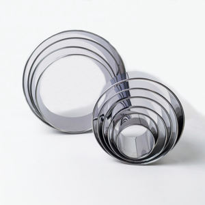 ชุดแม่พิมพ์เค้กสแตนเลสแบบใช้แล้วทิ้ง 10 ชิ้น เป็นมิตรกับสิ่งแวดล้อม สำหรับเค้กขนาด 7-25 ซม. พร้อมท็อปเปอร์รูปตัวอักษรและตัวเลข บรรจุในกล่อง - Product Image 1