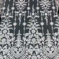 Tissu en dentelle brodée de haute qualité avec perles florales 3D et maille pour robe de mariée