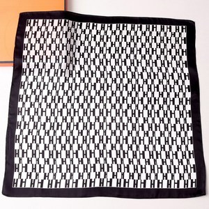 ผ้าพันคอไหมแท้ทรงสี่เหลี่ยมเล็กหรูหราสำหรับผู้<span class=keywords><strong>ชาย</strong></span> ผ้าซาตินเนื้อนุ่ม ผ้าเช็ดหน้า ผ้าพันคอผูกคอผู้<span class=keywords><strong>ชาย</strong></span> ผ้าพันคอไหมแท้ 100% - Product Image 2