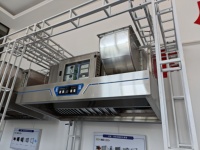 Hotte de cuisinière commerciale moderne intégrée en acier inoxydable brume d'huile ventilée pour hôtel restaurant cuisine hotte murale machine