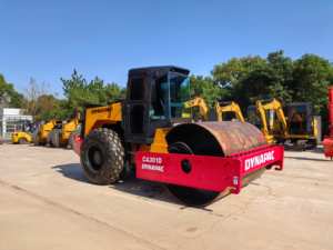 Rouleau vibratoire à tambour unique Dynapac 301D de 12 tonnes de qualité suédoise, certifié CE EPA pour le compactage routier - Product Image 6