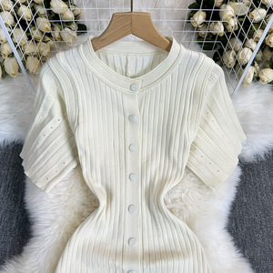 Abito Estivo da Donna in Raso con Stampa Floreale, Elegante e Casual, Lungo in Maglia con Maniche e Bottoni Frontali - Product Image 6