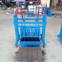 Les fabricants chinois produisent une machine à blocs de briques creuse en béton sans moteur bon marché et facile à utiliser