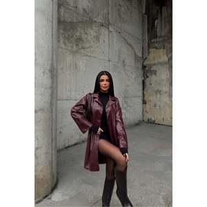 Manteau trench en tricot bordeaux pour femme avec détails boutonnés, fermeture à ceinture, imperméable, rembourré en coton, imprimé - Product Image 2