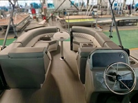 Kapal Pesiar Ponton Aluminium Mewah Kustom 2025 untuk Hiburan Keluarga, Mesin Luar, Rekreasi Berlayar, 8-10 Orang