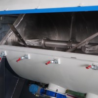 Mélangeur horizontal robuste pour poudres, machine de mélange à ruban automatique pour l'industrie chimique minérale CE OEM