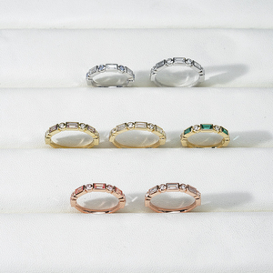 Anillos de Oro Amarillo de 9k, 10k, 14k y 18k Personalizados de Starsgem con Diamantes Cultivados en Laboratorio de Corte Baguette de 2*4mm y Redondos de 2mm - Product Image 4