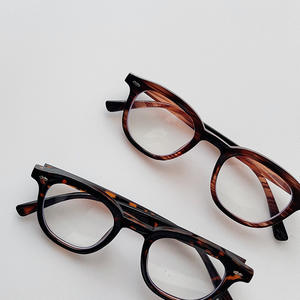 Gafas de estilo coreano para mujer, montura ovalada con remaches de espina de pescado, lentes AC de tamaño mediano, puente nasal estándar, antiluz azul - Product Image 1