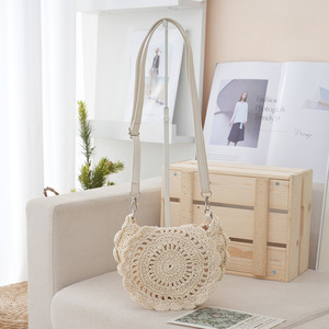 Exklusive High-End Crossbody-Tasche im französischen Stil aus Stroh mit Polyesterbezug, handgewebt, weiß, halbrund, mit ausgehöhltem <span class=keywords><strong>Design</strong></span>, frisch für den Sommer - Product Image 4