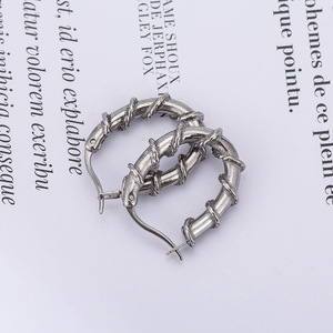 ต่างหูห่วงทรงเข็มเกลียวสไตล์เรโทร ทำจากไทเทเนียมสตีล ดีไซน์เท่สไตล์พังก์ เครื่องประดับแฟชั่น - Product Image 3