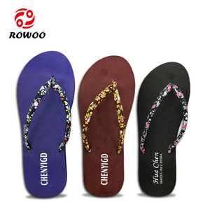 Chanclas de lujo para niños, cómodas y suaves, de colores, para interior y exterior, venta al por mayor - Product Image 1