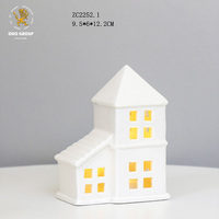 Village d'hiver de Noël, petites maisons en porcelaine blanche exquises avec éclairage LED