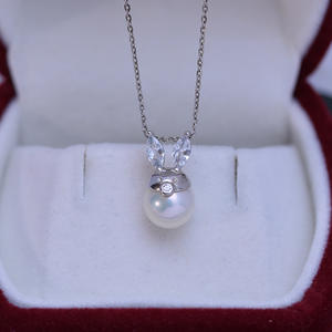 Collar con Colgante de Perla Redonda Blanca de Agua Dulce de 8-9 mm, con Luz Intensa y Casi Sin Defectos, con Cierre Universal de Plata S925 - Product Image 4