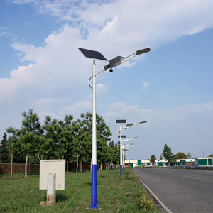 Lampadaire LED solaire intelligent 12h avec alimentation par batterie Boîtier de lampadaire solaire IP66 - Product Image 1